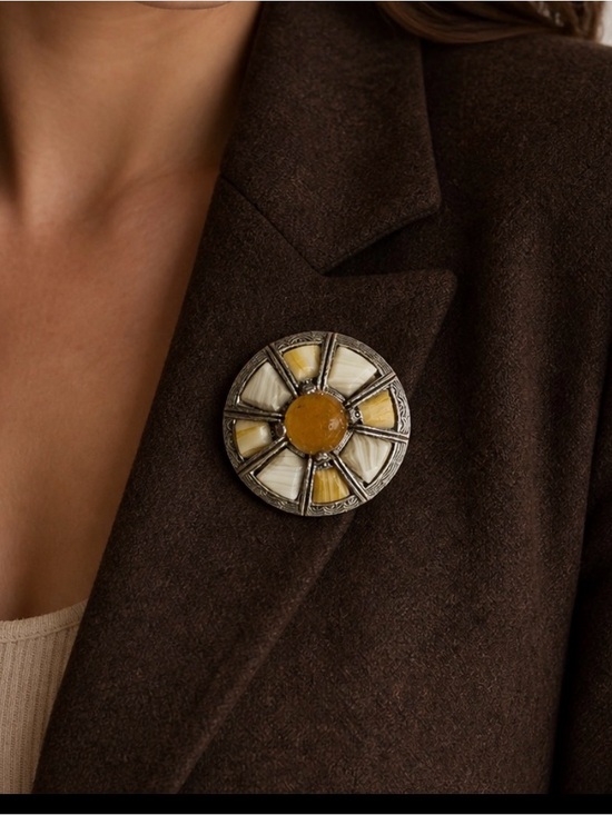 Jewelry - ✨ Vintage Sunburst Brooch – Amber Center Statement Pin ✨